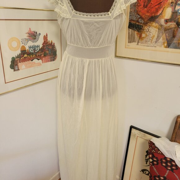 Vintage Pale Yellow lace and Nylon Nightdress - Picture 4 of 4